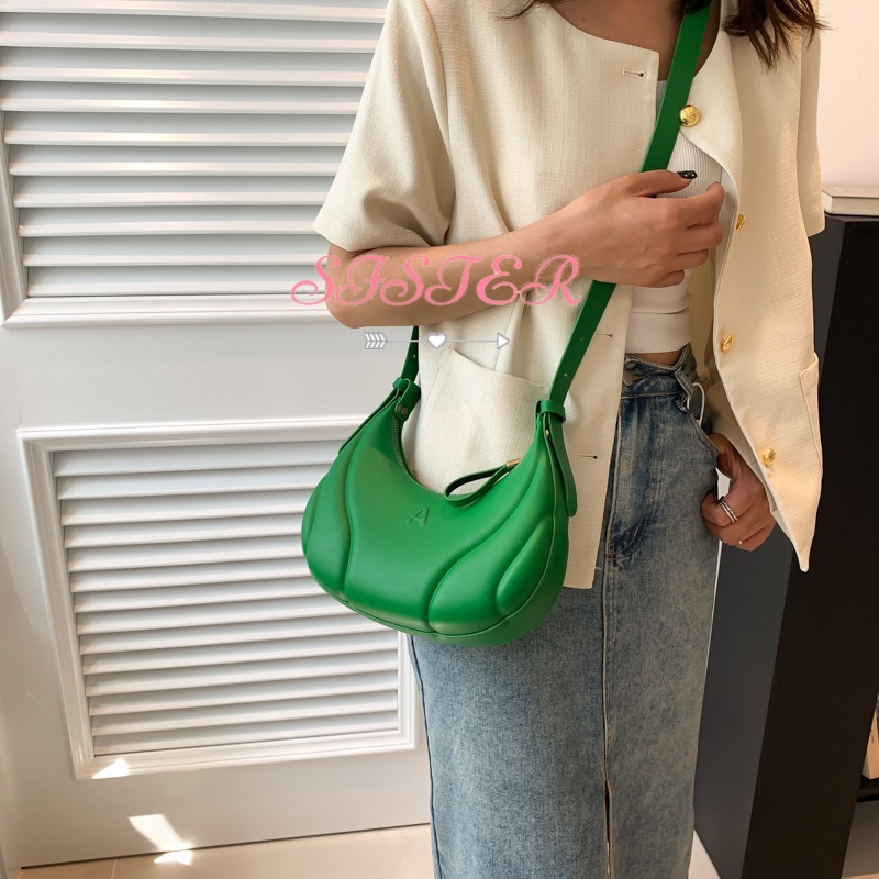 SISTER  Túi đeo chéo Túi Xách Đeo Chéo Nữ Đi chơi Dành Cho Nữ 2023 NEW  L21T1C0