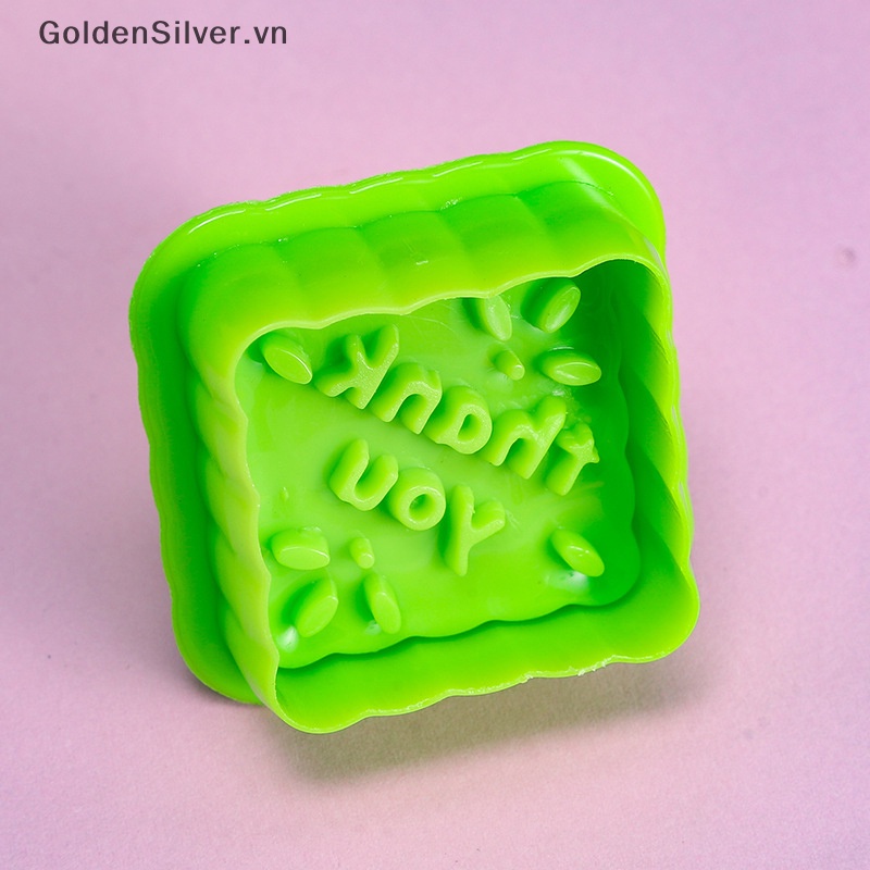 Set 4 Khuôn Nhựa Làm Bánh Quy Hình Hoạt Hình 3D Màu Vàng Kim DIY