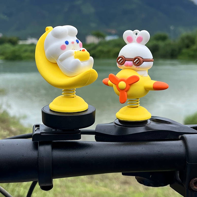 Cute Little Yellow Duck Car Decoration Doll Self-Propelled Locomotive Battery Car Motorcycle Electric Vehicle Decoration Accessories Ornaments 5Ius