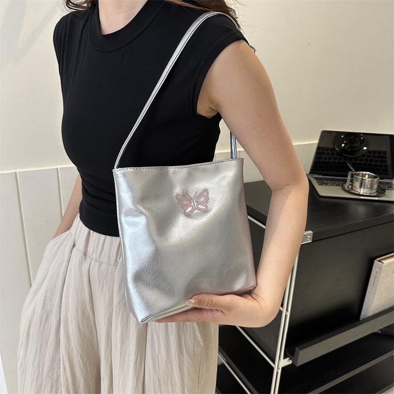 Túi Xách Màu Đen Bạc Thiết Kế Đơn Giản Thời Trang Cho Nữ