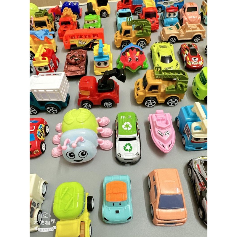 Ô tô đồ chơi mini vỏ hợp kim sắt chạy đà cót kéo lùi cực mạnh cho bé