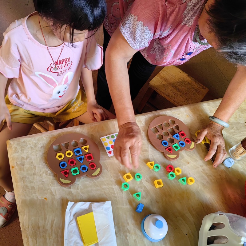 Đồ chơi trẻ em Hình Học Giúp Bé Tập Trung