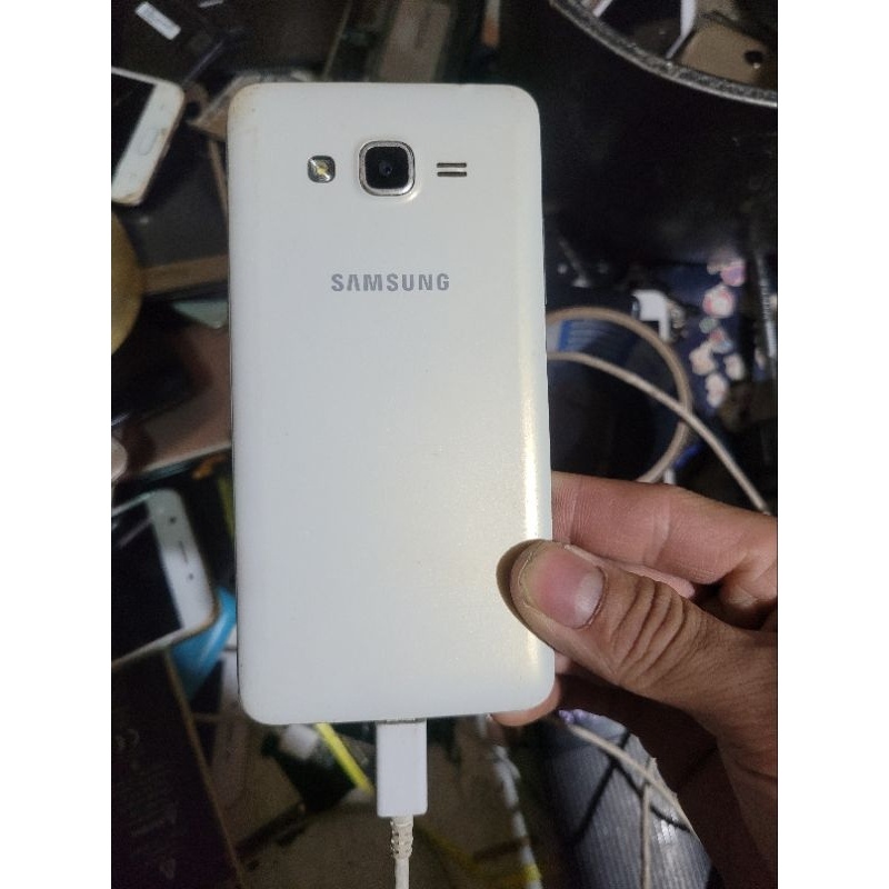 Cụm xác samsung G530 còn màn đẹp bị treo