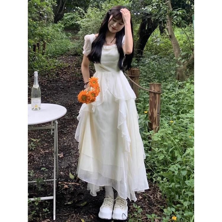 Đầm midi trắng cổ vuông chân bèo voan