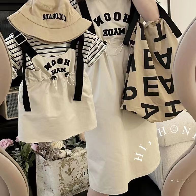 Hàng Mới Về Set Áo Thun Ngắn Tay In Chữ + Chân Váy Yếm Kẻ Sọc Ngang Phong Cách Hàn Quốc Thời Trang Mùa Hè Cho Bé Gái