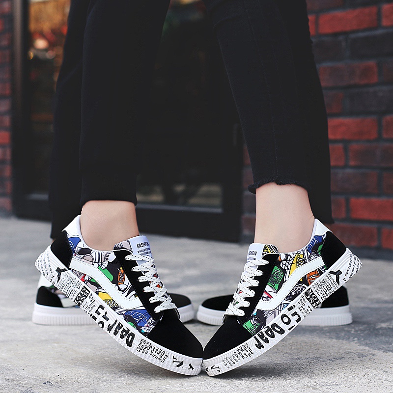 Hàng Có Sẵn Giày Thể Thao Chạy Bộ Vải Canvas Cổ Thấp Siêu Nhẹ Chống Trượt Thoáng Khí In Họa Tiết Graffiti Thời Trang Phong Cách Hàn Quốc
