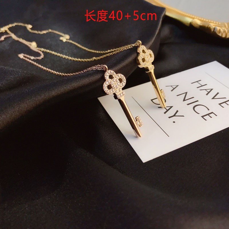CARTIER Vòng cổ Thép Titan Mặt Chữ C Thời Trang Cho Nam Nữ