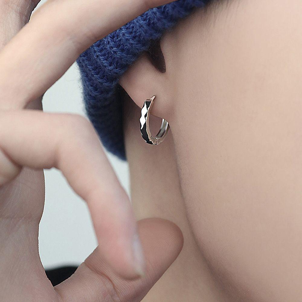 Hoa tai dáng tròn bằng đồng phong cách Hàn Quốc cá tính dành cho nam và nữ