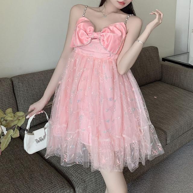 Đầm Ngắn Dáng Chữ A Ngắn Hai Dây Phồng Đính Đá Kim Cương Nơ Màu Hồng Kiểu Ngọt Ngào Và Spicy Cho Nữ