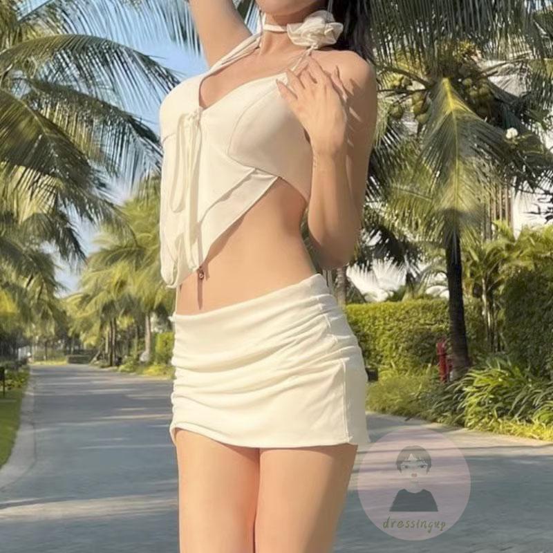 Áo hai dây Cổ Chữ V Và Chân Váy Ngắn Thời Trang Nữ Tính