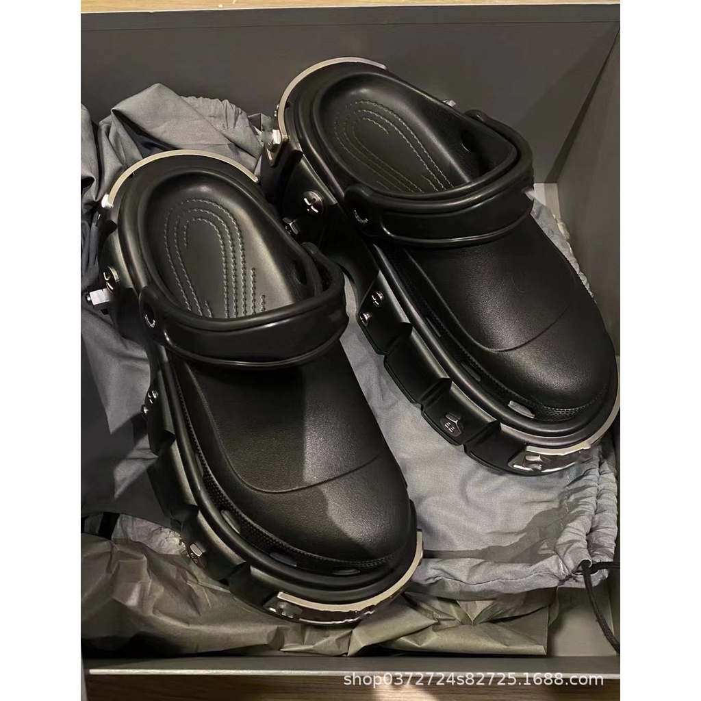 Dép Bít Mũi Đế Dày Tăng Chiều Cao Đính Đinh Tán Kim Loại