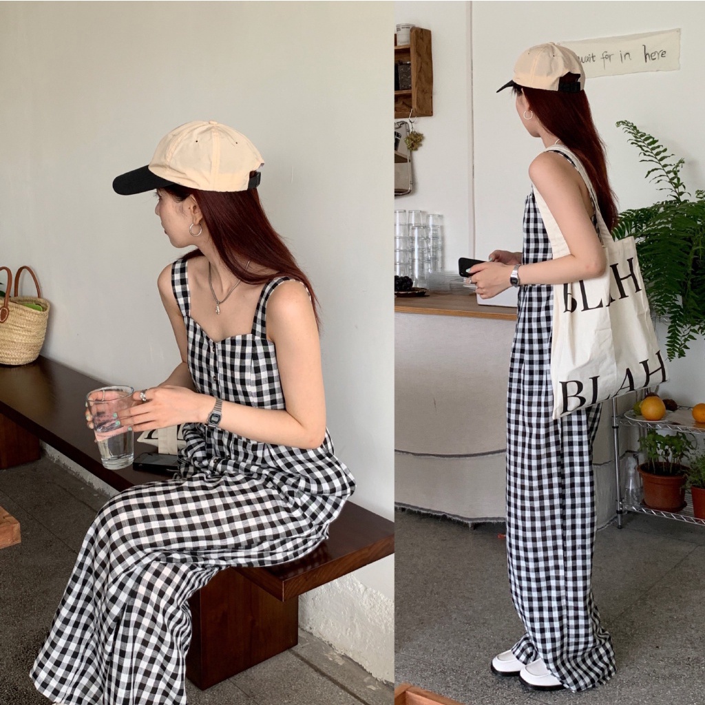 Bộ jumpsuit kẻ sọc cao cấp. Bộ đồ liền thân thiết kế kẻ ô rộng thoải mái theo phong cách Hàn Quốc. Bộ áo liền quần kẻ caro đen trắng.