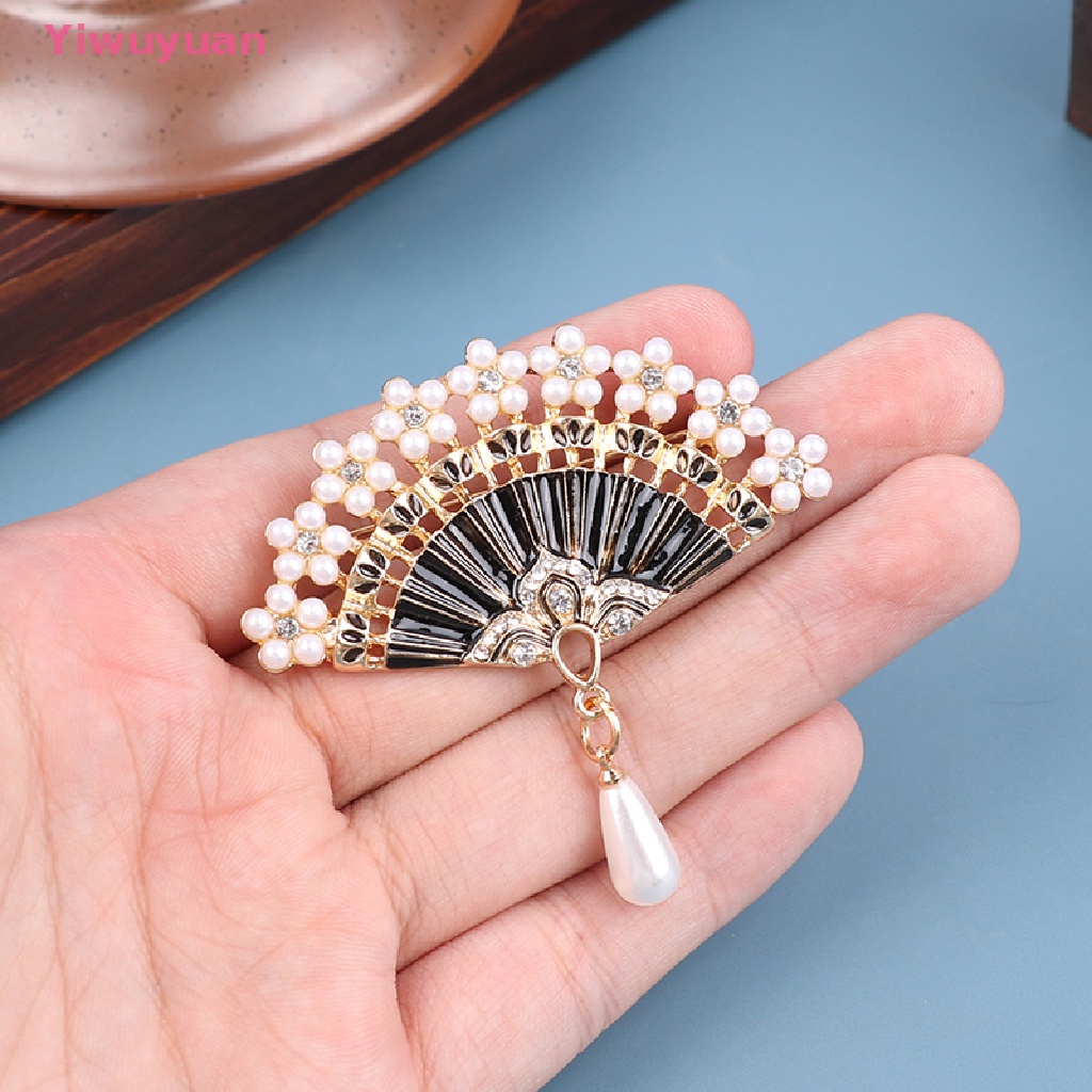 Ghim Cài Áo Hình Quạt Đính Ngọc Trai Nhân Tạo Phong Cách Vintage Mới