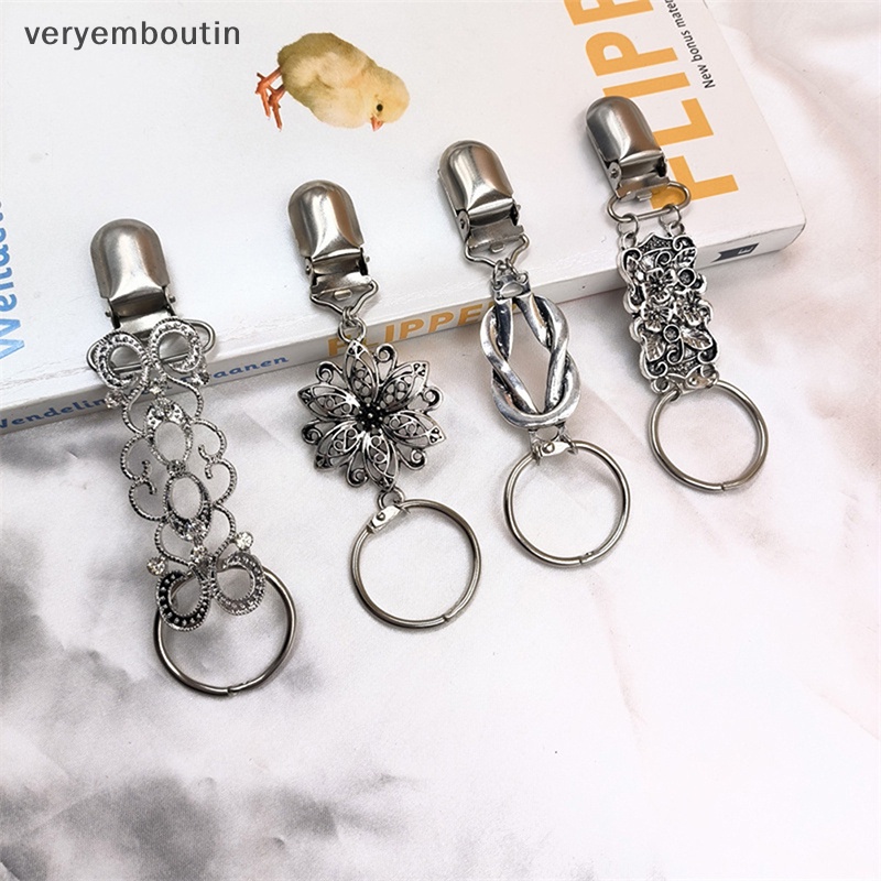 Kẹp Kim Loại Phối Da Dùng Để Giữ Nón Khi Đi Du Lịch