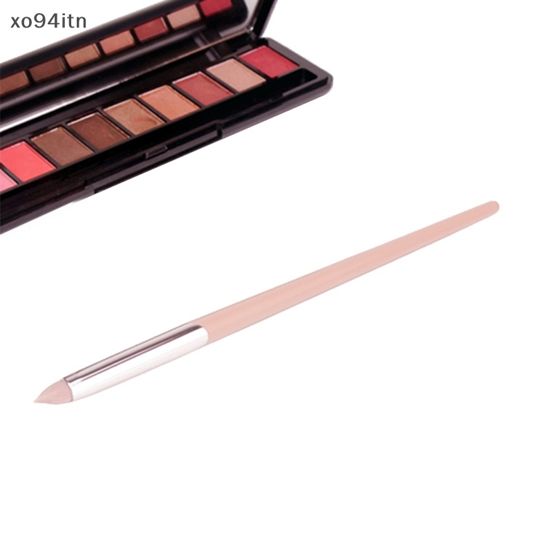 1 Cọ Trang Điểm Mắt Siêu Mềm Tiện Dụng