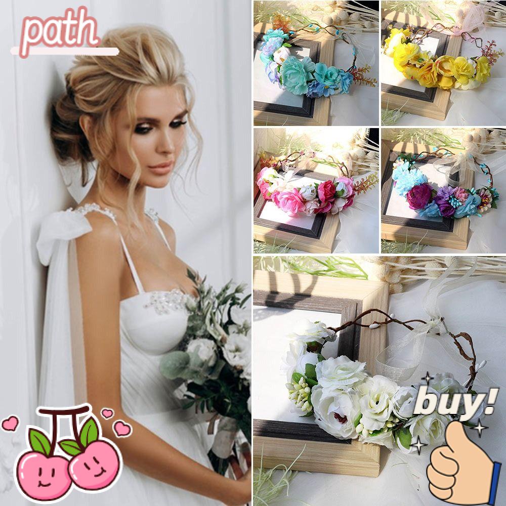 Vòng Hoa Đội Đầu Kiểu Hawaii Cho Cô Dâu Trong Tiệc Cưới