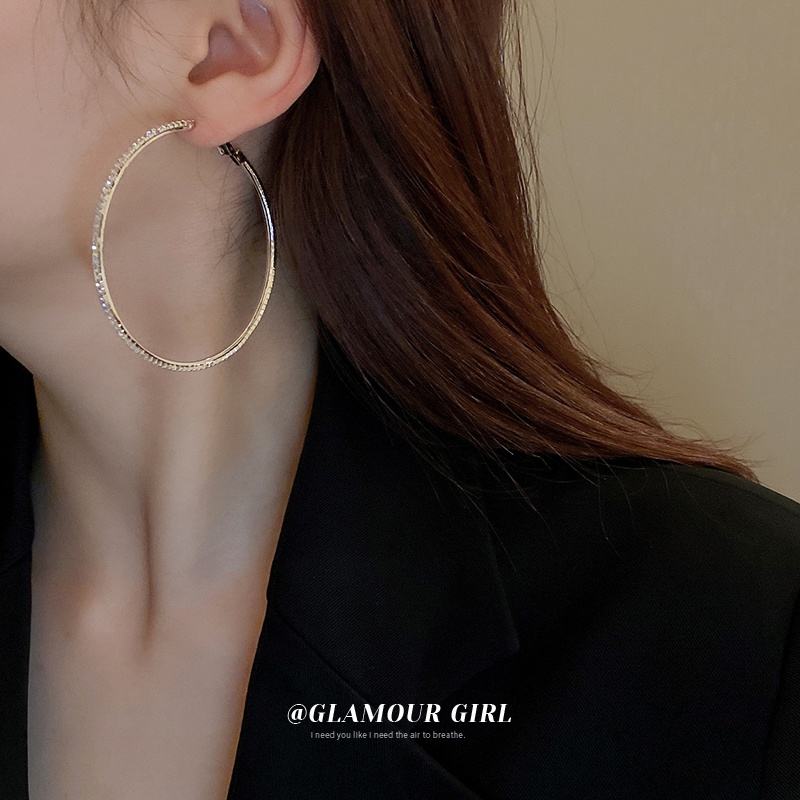 Khuyên Tai Đính Đá Phong Cách Âu Mỹ Sang Trọng