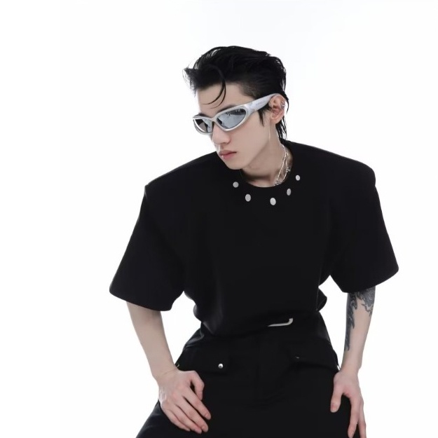 Áo Thun Vòng Cổ Đính Đá Áo Nam Tay Ngắn Có Đệm Vai Và Dây Đeo Cổ Phong Cách Đường Phố Đơn Giản Dễ Phối Đồ ÁO Thun Hot VảI DàY ÁO PhôNg Nam Unisex