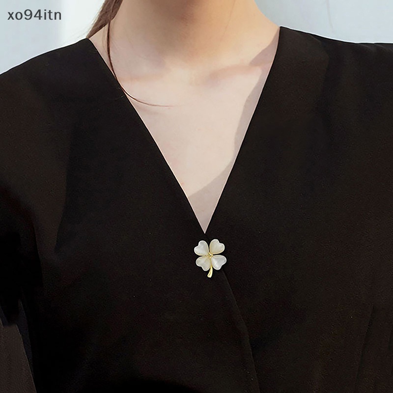 Ghim Cài Áo Hình Cỏ Bốn Lá May Mắn Đính Đá Zircon Sáng Bóng Phong Cách Retro Dành Cho Nữ