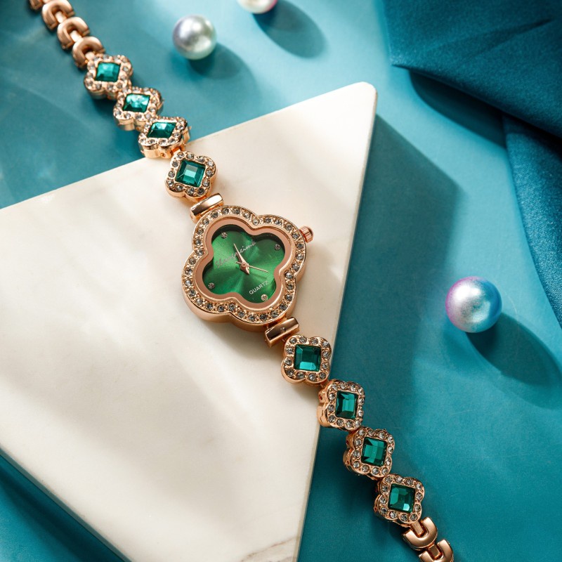 Đồng Hồ Đeo Tay Tiktok Mặt Cỏ Bốn Lá Đính Đá Thời Trang Cho Nữ