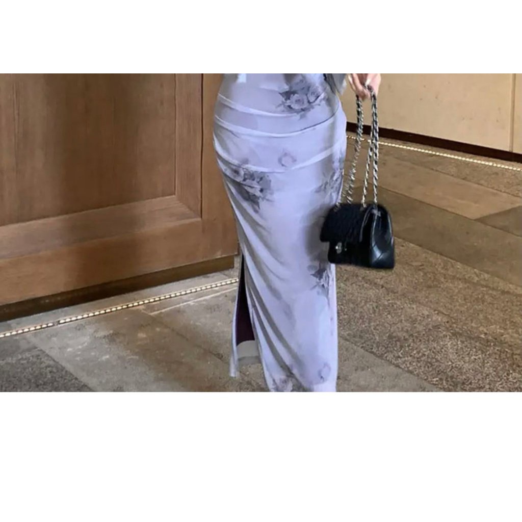 Set Áo Hai Dây Họa Tiết Hoa Hồng Và Chân Váy Phong Cách Nữ Tính