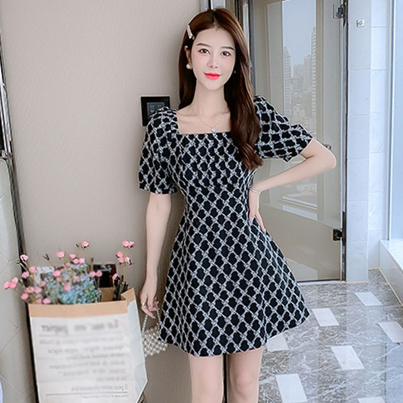 Đầm Đen Cổ Vuông Tay Ngắn Phồng Ôm Dáng Thêu Họa Tiết Kiểu Pháp Thời Trang Mùa Hè 2023 Cho Nữ