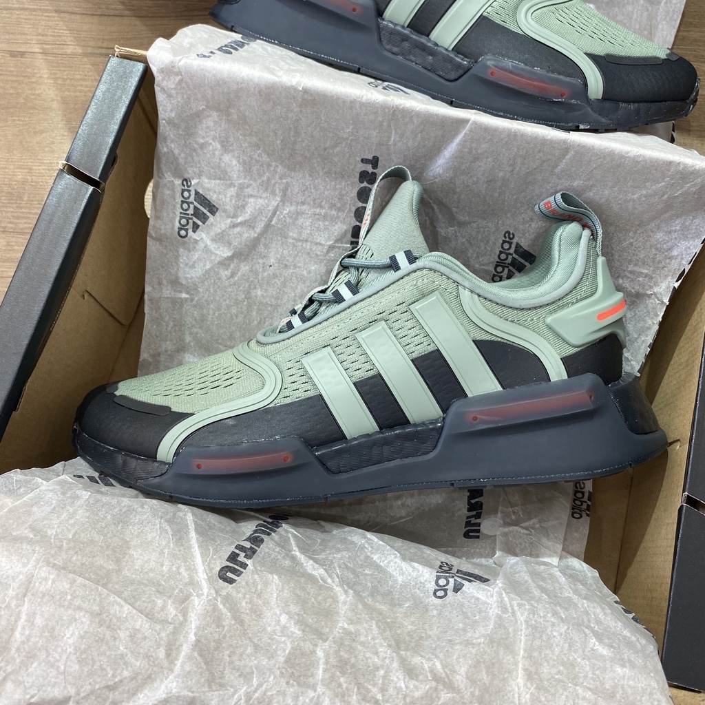 *CHÍNH HÃNG* Giày thể thao Sneaker Adidas NMD R1 V3 màu Xanh Matcha đế Đen - Code: HQ4444