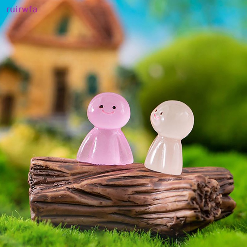 Set 1 / 5 Mô Hình Búp Bê Mini Dạ Quang Trang Trí Bảng Điều Khiển Xe Hơi Mới