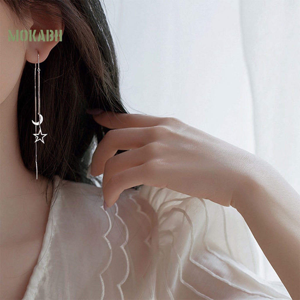 1 Đôi Bông Tai Dài Tua Rua Hình Ngôi Sao / Mặt Trăng Màu Bạc Thời Trang Dành Cho Nữ