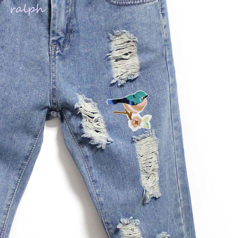 Set 2 Sticker Ủi Thêu Hình Chim Ruồi Độc Đáo