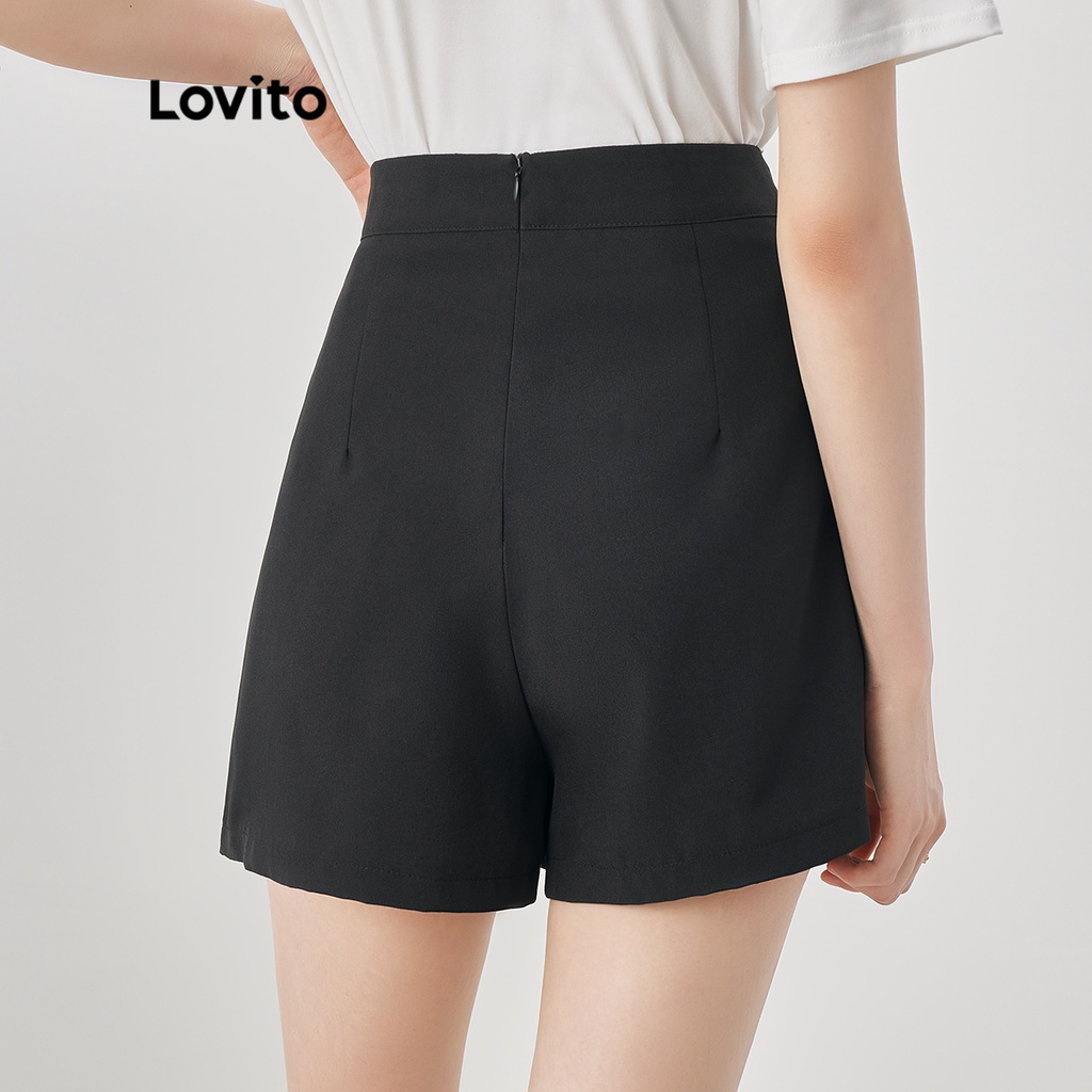 Quần short lửng Lovito màu trơn phối nút viền không đều phong cách thường ngày dành cho nữ L52AD147 (đen)