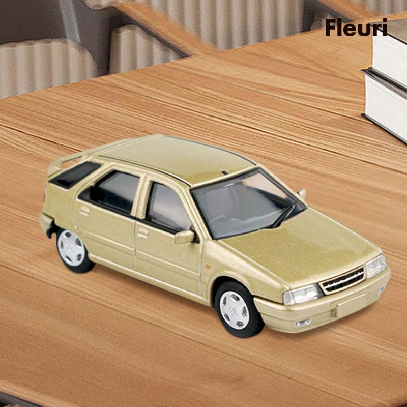 Mô Hình Xe Hơi Limo Bằng Hợp Kim Tỉ Lệ 1 / 64 Dùng Trang Trí Nhà Cửa