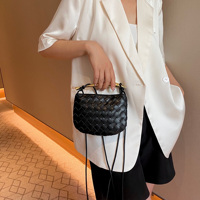 Túi Xách Đeo Vai Đan Hình Bán Nguyệt Cỡ Nhỏ Thời Trang Mới 2023