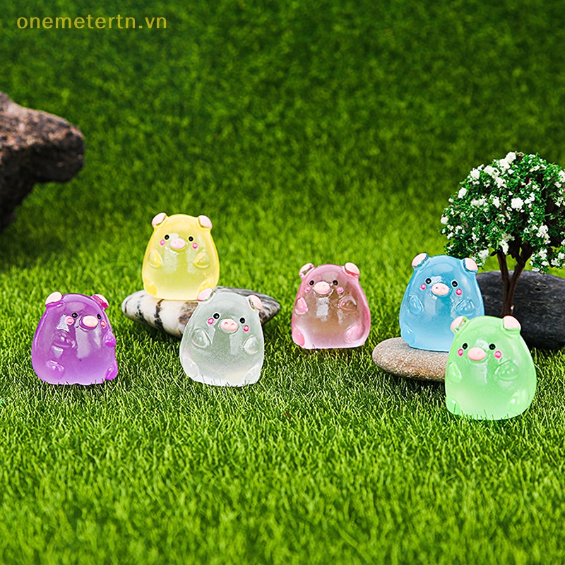 Set 2 Tượng Heo Con Dạ Quang Xinh Xắn Dùng Để Trang Trí Nội Thất