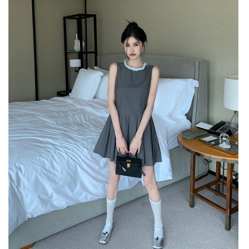M. B Store váy dáng ngắn xoè chữ A xếp ly cổ tròn không tay sát nách Hàn Quốc