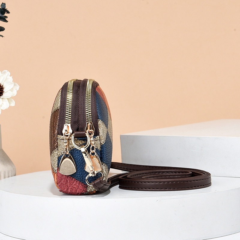 Xu hướng joker mới phù hợp màu sắc túi đeo vai có dây kéo