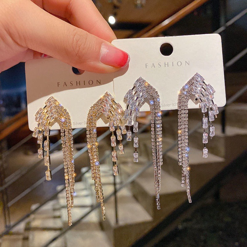 Đôi Khuyên Tai Dài Tua Rua Đính Đá Thời Trang Cho Nữ