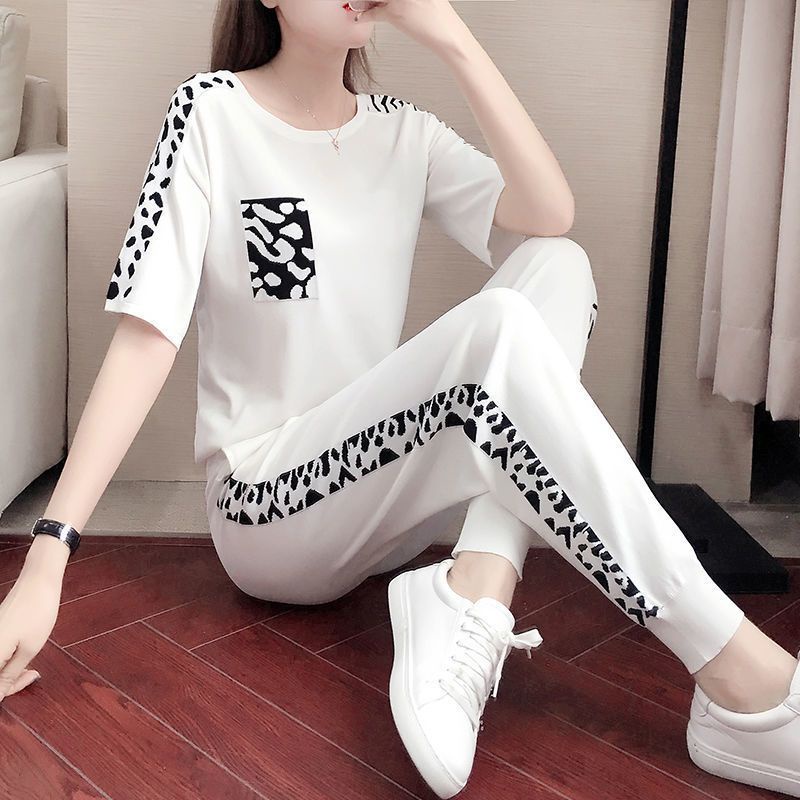 Bộ Đồ Thể Thao Áo Thun Tay Ngắn Cổ Tròn Phối Quần Short Ôm Dáng Thời Trang 2023 Cho Nữ