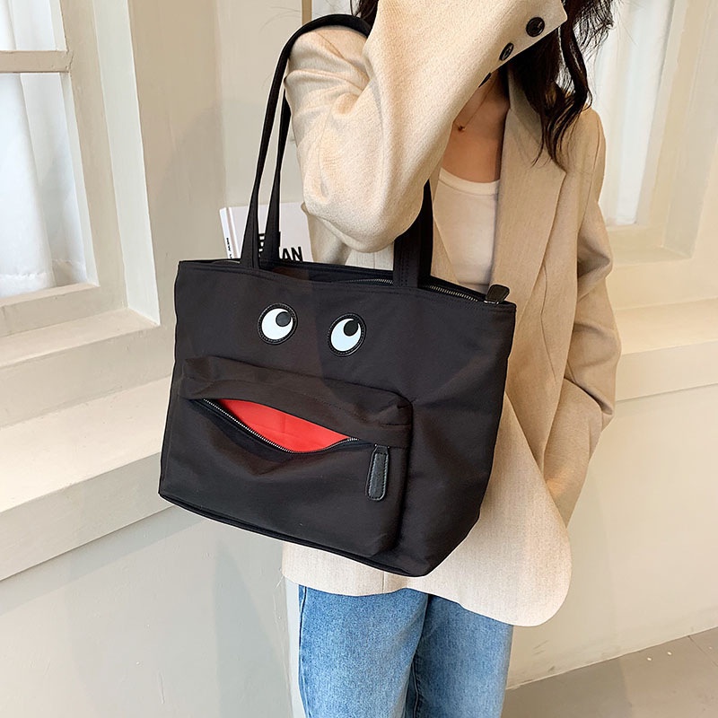 Túi Bucket Đeo Vai Sức Chứa Lớn Họa Tiết Đôi Môi Vui Nhộn Thời Trang