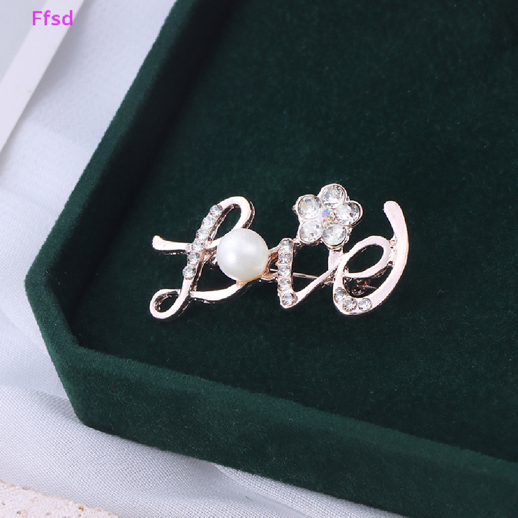 Ghim Cài Áo Hình Chữ Love Đính Đá Dễ Thương Cho Nữ