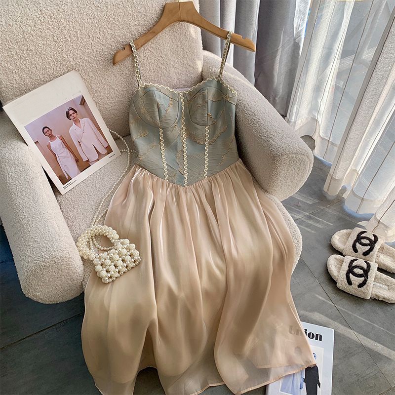 Đầm Công Chúa Hai Dây Nhấn Eo Cao Phong Cách Hepburn Pháp Cổ Điển Mẫu Mới 2023 Dành Cho Bạn Nữ Chạy Bộ