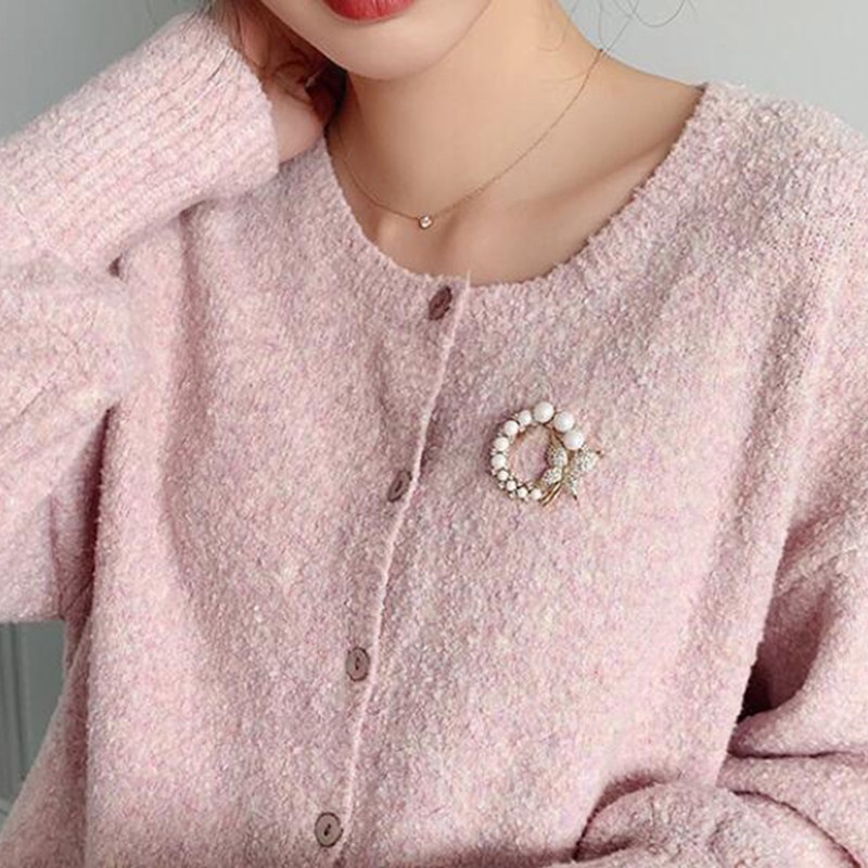 Ghim Cài Áo Hình Bướm Đính Ngọc Trai Tròn Sang Trọng Phong Cách Hàn Quốc Cho Nữ