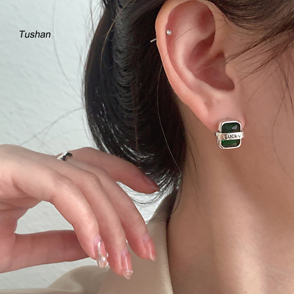 1 Đôi Bông Tai Hình Chữ Cái Đính Đá Zircon Màu Xanh Lá Cây Phong Cách Hiphop