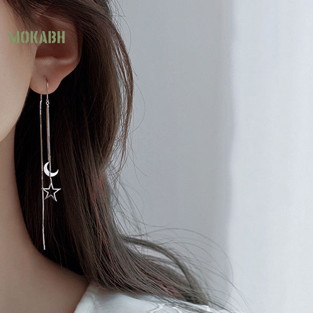 1 Đôi Bông Tai Dài Tua Rua Hình Ngôi Sao / Mặt Trăng Màu Bạc Thời Trang Dành Cho Nữ