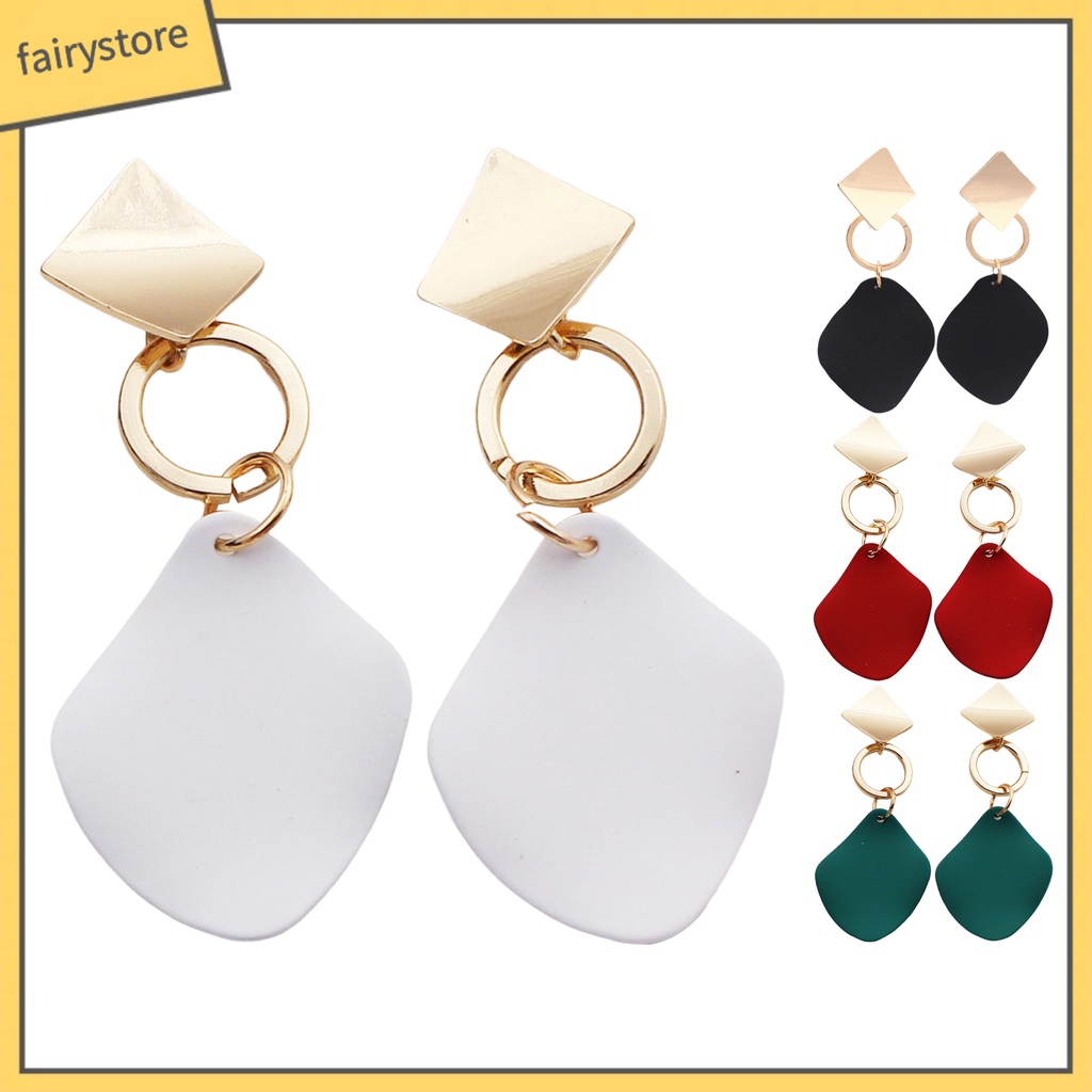 1 Đôi Bông Tai Hợp Kim Dáng Dài Họa Tiết Hình Thoi Màu Sắc Tương Phản Dành Cho Nữ