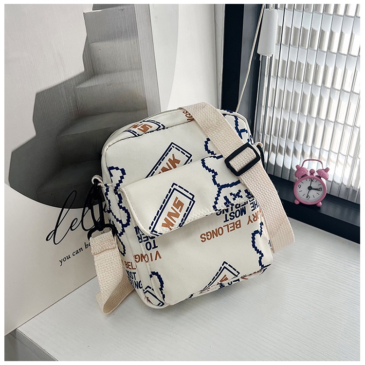 Túi Đeo Chéo Bằng Nylon Họa Tiết Graffiti Thời Trang Mùa Xuân 2023