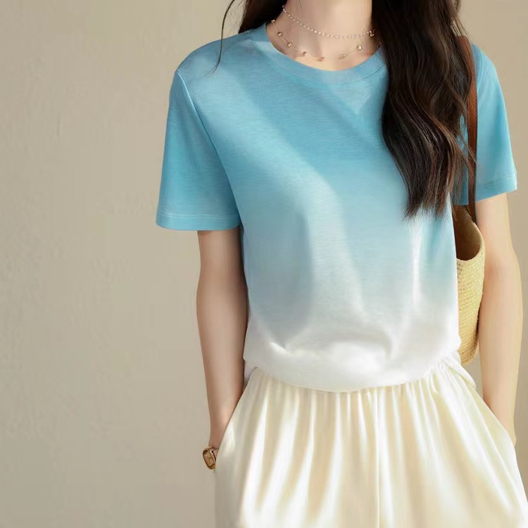 Áo thun MULTIPLICATION vải tencel mát mẻ cổ tròn tay ngắn dáng suông thon gọn màu cầu vồng gradient cho nữ