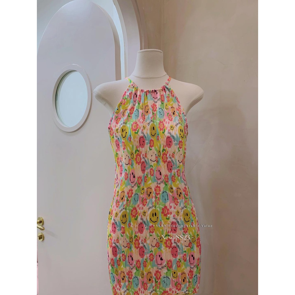 Đầm yếm voan dập ly mặt cười