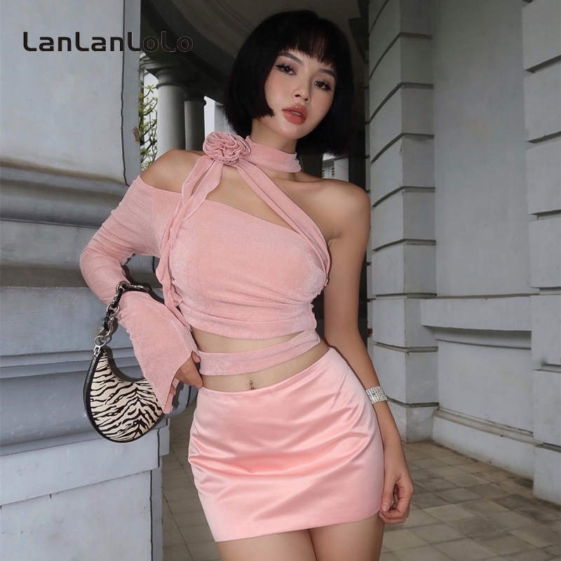 Bộ áo cổ yếm trễ vai màu trơn trang trí hoa phối chân váy LanLanLoLo phong cách quyến rũ cho nữ 2023