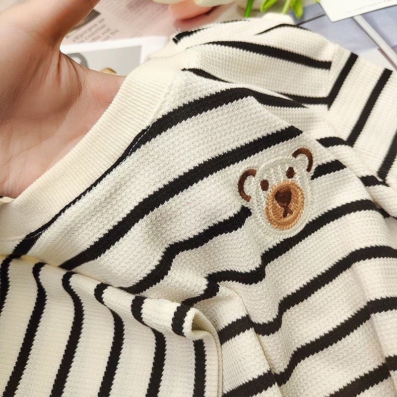 Áo thun baby tee nữ basic tay ngắn thêu gấu thêu gấu họa tiết HASCOO. TTG